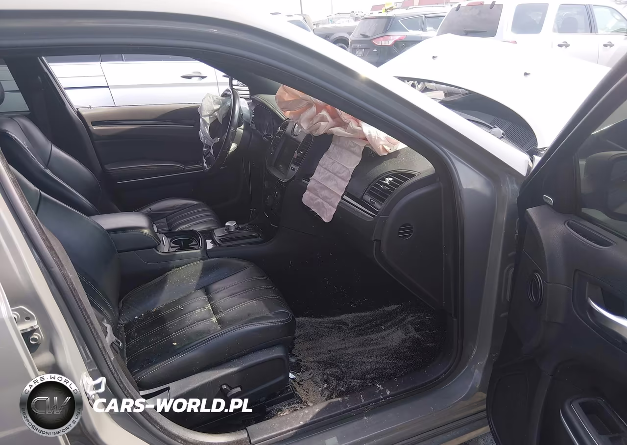 2019 Chrysler 300 300S VIN:2C3CCABG8KH654140 - 5