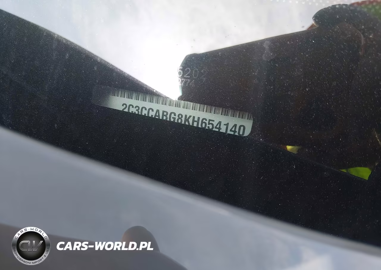 2019 Chrysler 300 300S VIN:2C3CCABG8KH654140 - 9