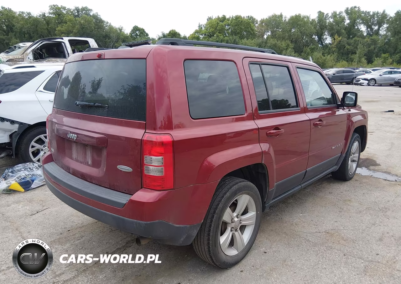 2016 Jeep Patriot Latitude VIN:1C4NJPFB1GD570094 - 4