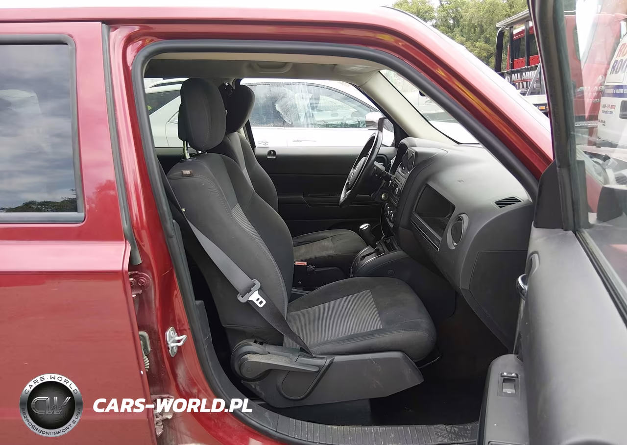 2016 Jeep Patriot Latitude VIN:1C4NJPFB1GD570094 - 5