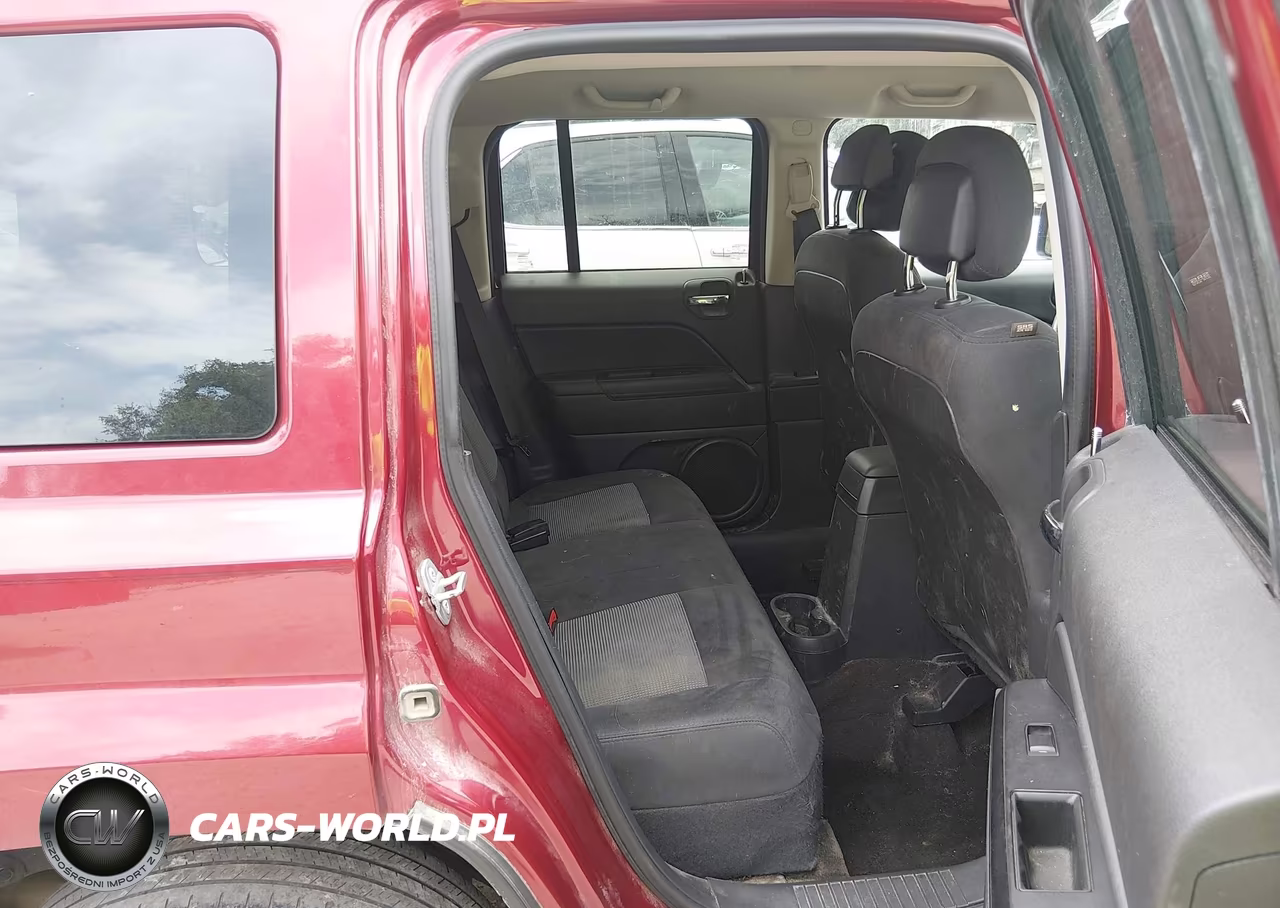 2016 Jeep Patriot Latitude VIN:1C4NJPFB1GD570094 - 8