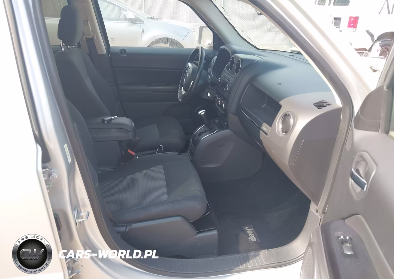 2012 Jeep Patriot Latitude VIN:1C4NJRFB8CD511064 - 5