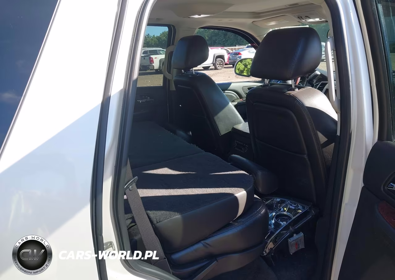 2010 Cadillac Escalade Luxury VIN:1GYUKBEF3AR271212 - 8