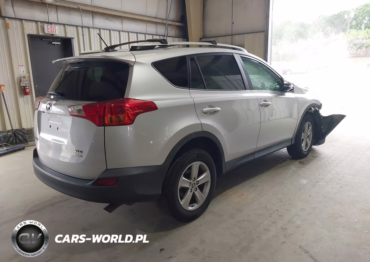 2015 Toyota Rav4 Xle VIN:2T3RFREV1FW379562 - 4