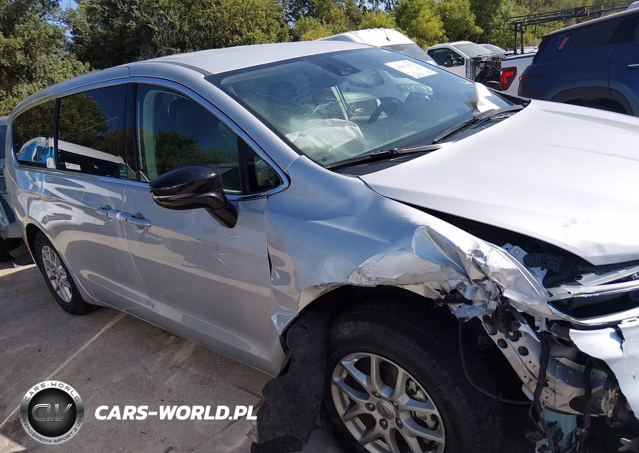 2024 Chrysler Pacifica Touring L VIN:2C4RC1BG5RR123018 - 13