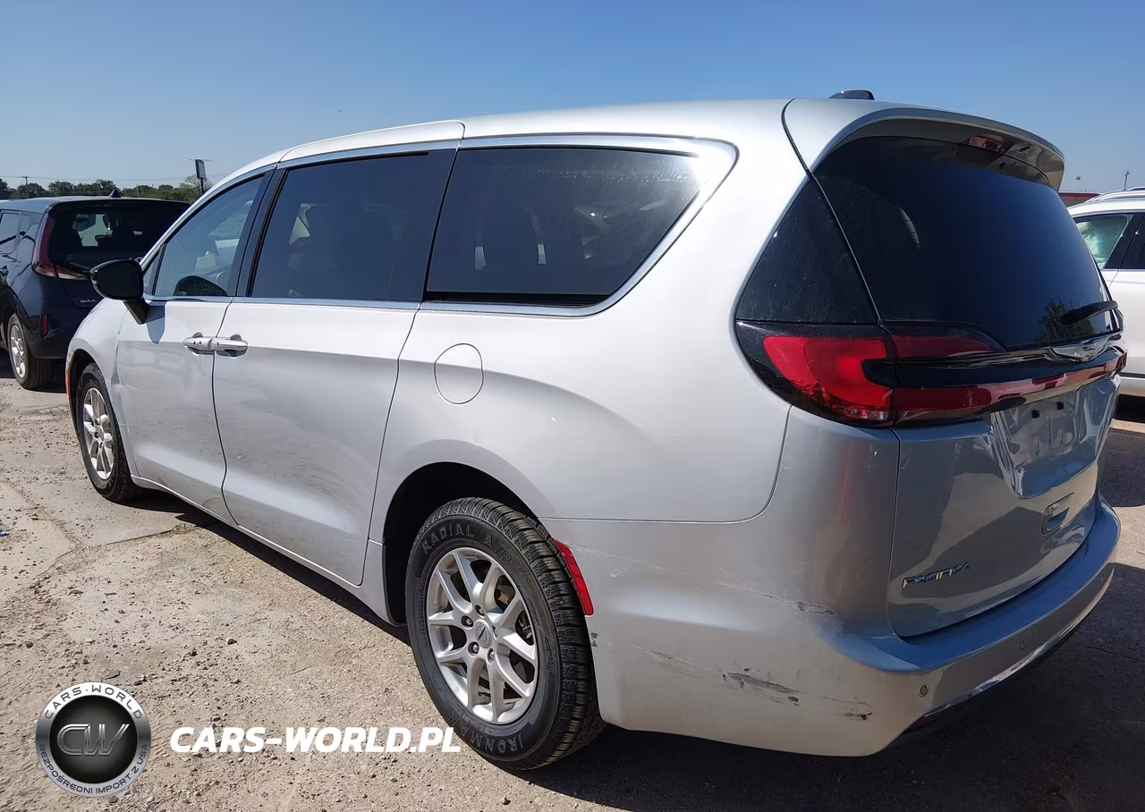 2024 Chrysler Pacifica Touring L VIN:2C4RC1BG5RR123018 - 3