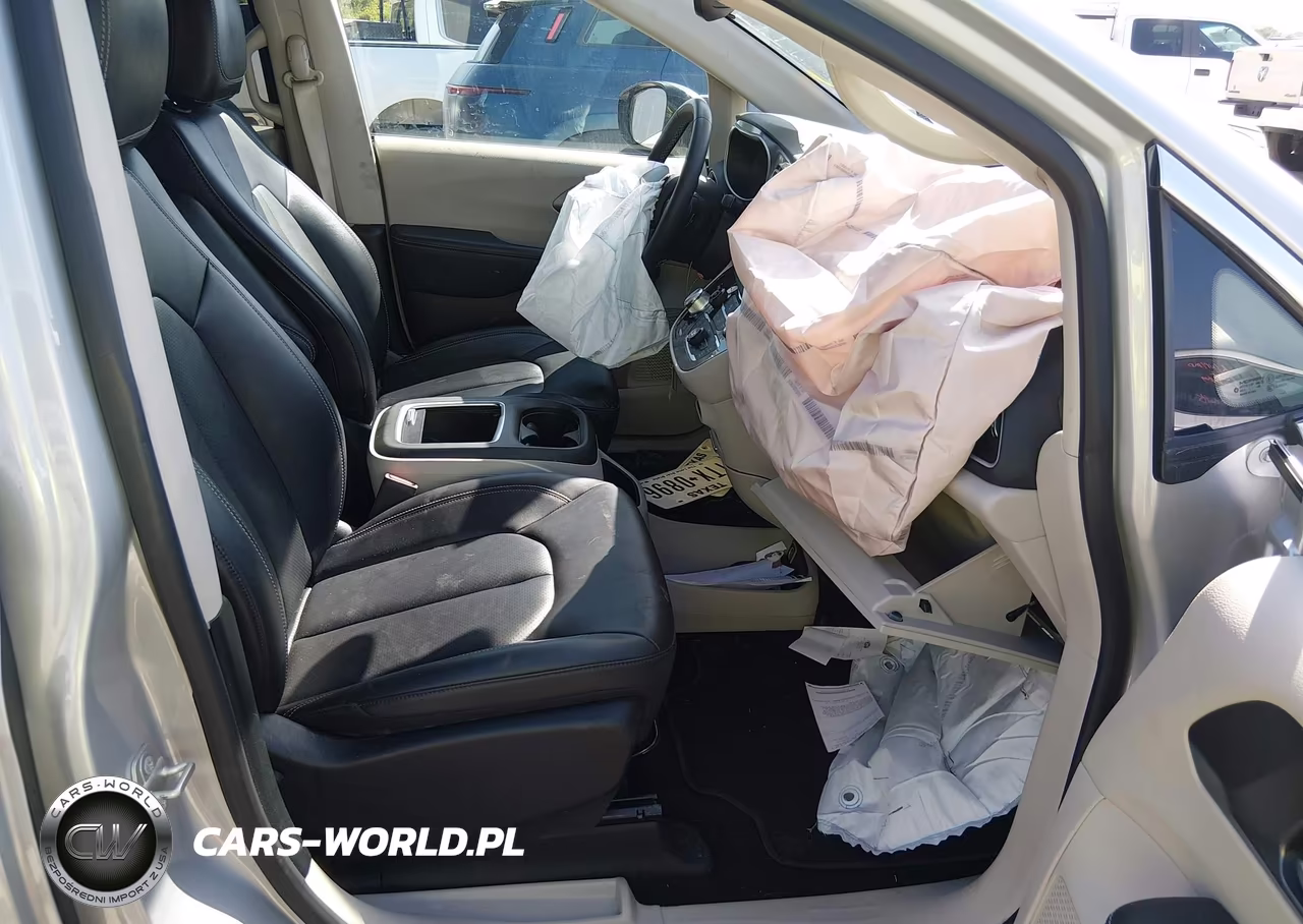 2024 Chrysler Pacifica Touring L VIN:2C4RC1BG5RR123018 - 5