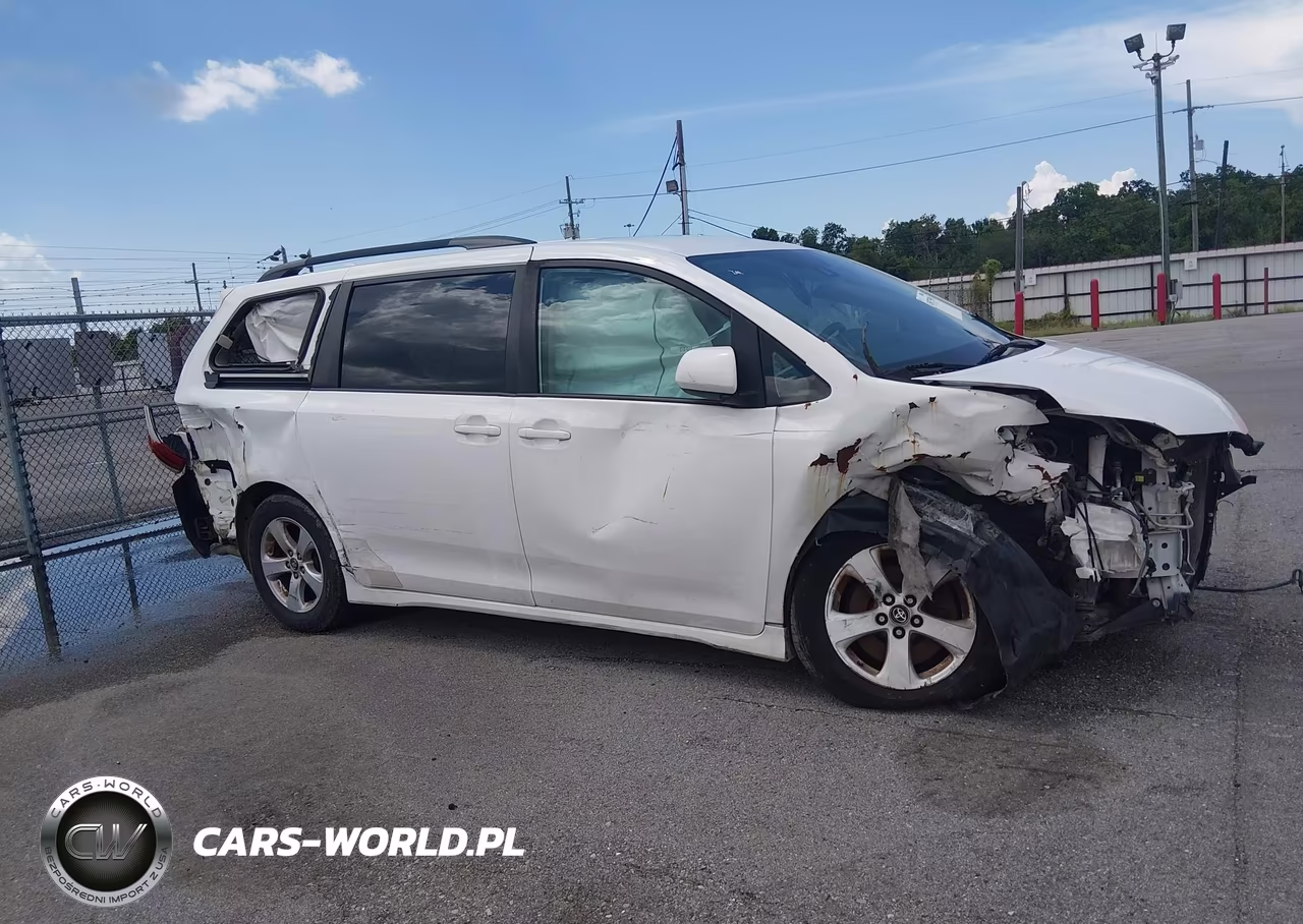 2019 Toyota Sienna Le 8 Passenger VIN:5TDKZ3DC2KS987687 - 12