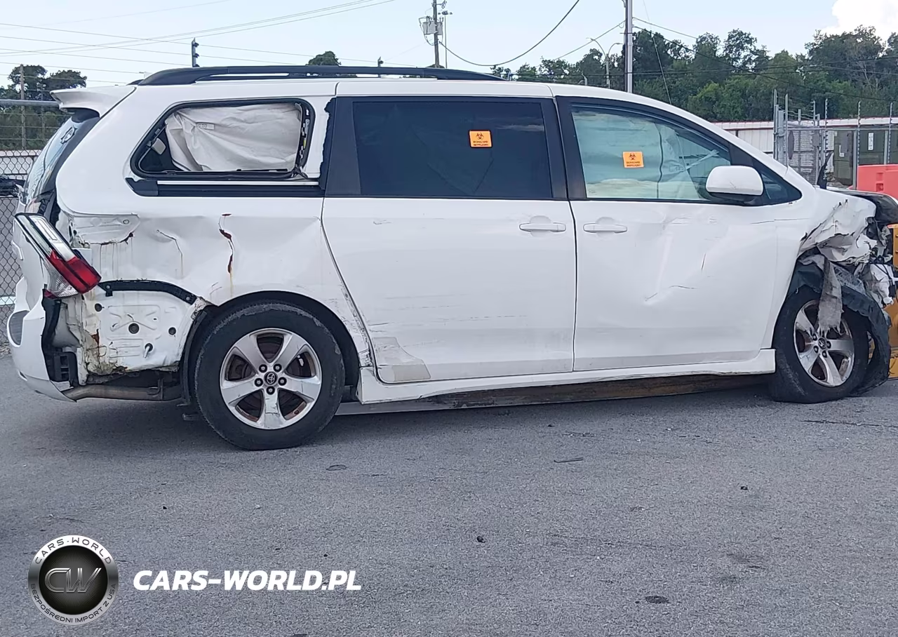 2019 Toyota Sienna Le 8 Passenger VIN:5TDKZ3DC2KS987687 - 16