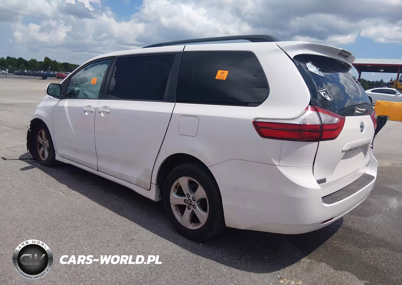 2019 Toyota Sienna Le 8 Passenger VIN:5TDKZ3DC2KS987687 - 3