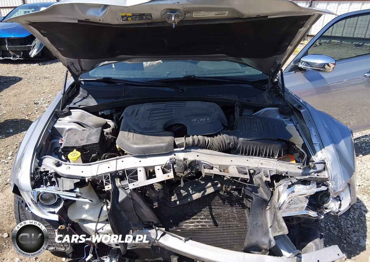 2018 Chrysler 300 Limited VIN:2C3CCAEG0JH261856 - 10