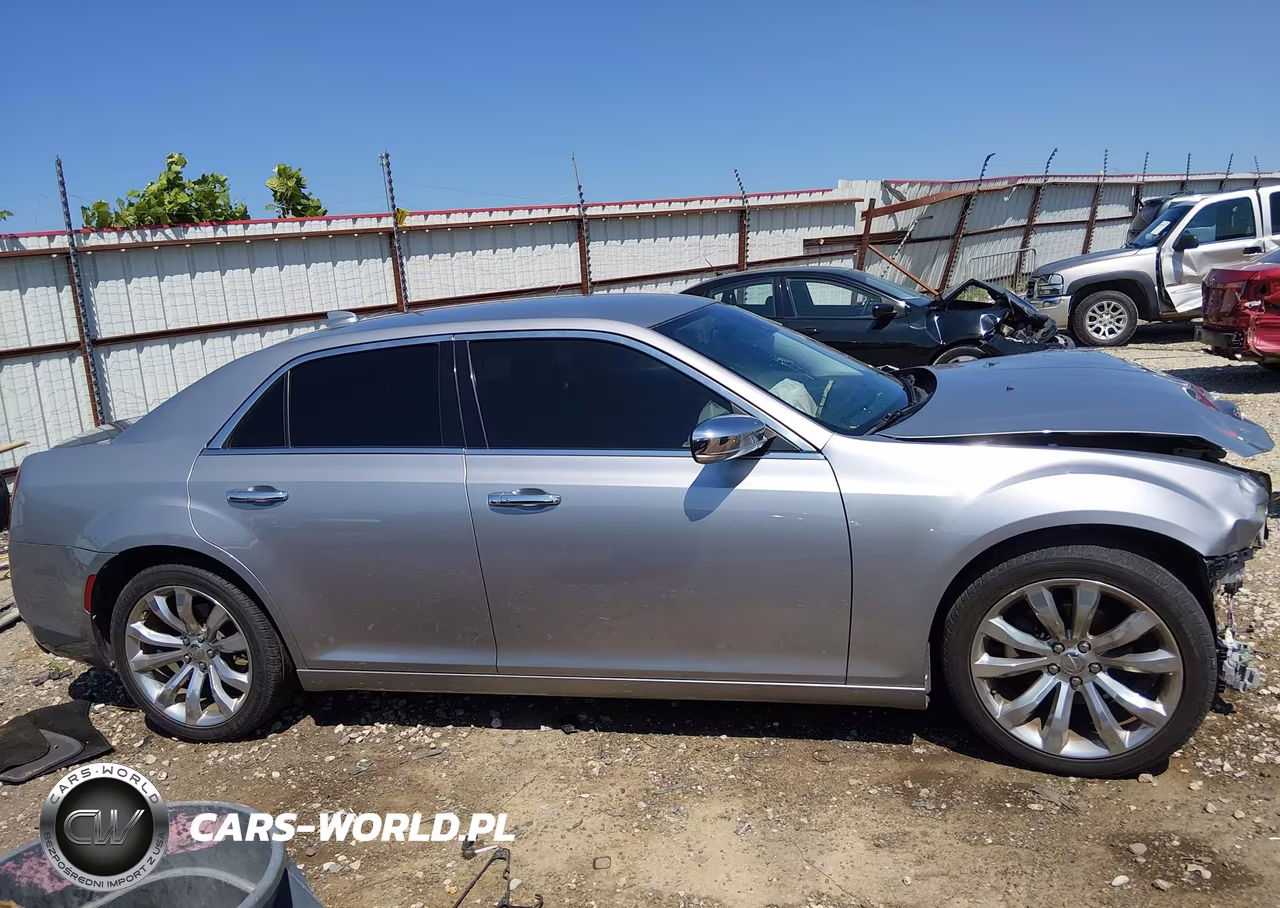 2018 Chrysler 300 Limited VIN:2C3CCAEG0JH261856 - 13