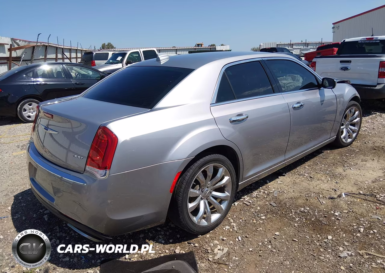 2018 Chrysler 300 Limited VIN:2C3CCAEG0JH261856 - 4