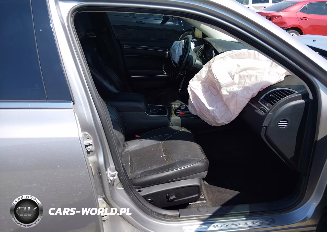 2018 Chrysler 300 Limited VIN:2C3CCAEG0JH261856 - 5