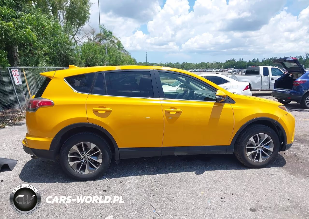 2018 Toyota Rav4 Hybrid Le VIN:JTMRJREV6JD249362 - 13