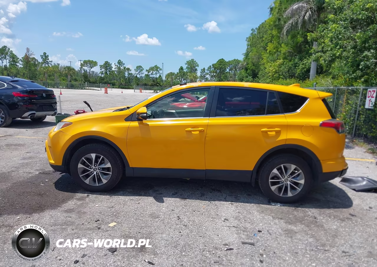 2018 Toyota Rav4 Hybrid Le VIN:JTMRJREV6JD249362 - 14