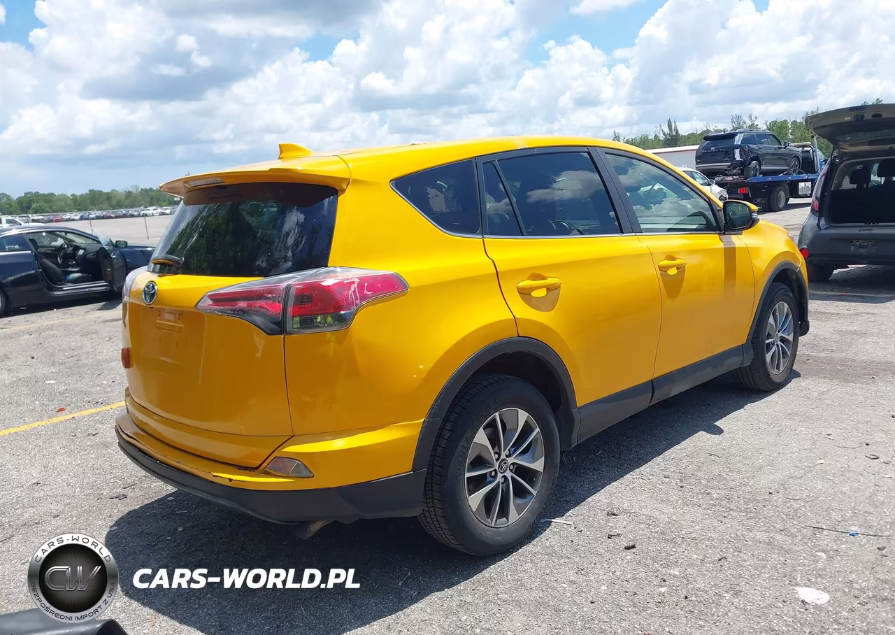 2018 Toyota Rav4 Hybrid Le VIN:JTMRJREV6JD249362 - 4