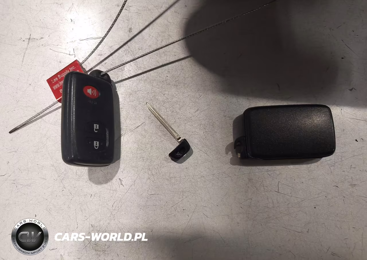 2014 Toyota Prius Two VIN:JTDKN3DU1E0379283 - 11