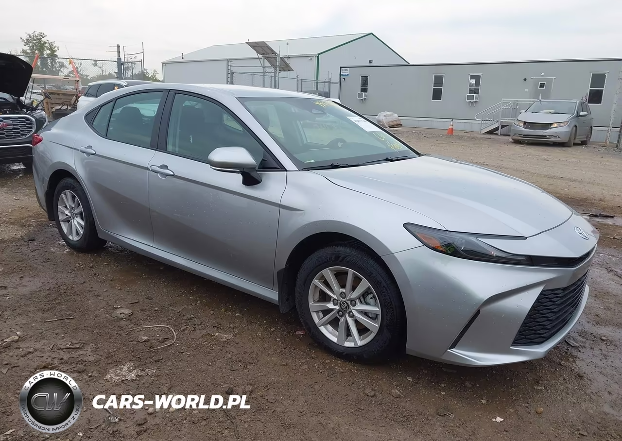 2025 Toyota Camry Le – zdjęcie 1 z 12