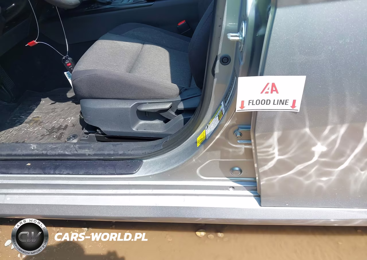 2025 Toyota Camry Le VIN:4T1DBADK2SU501539 - 6