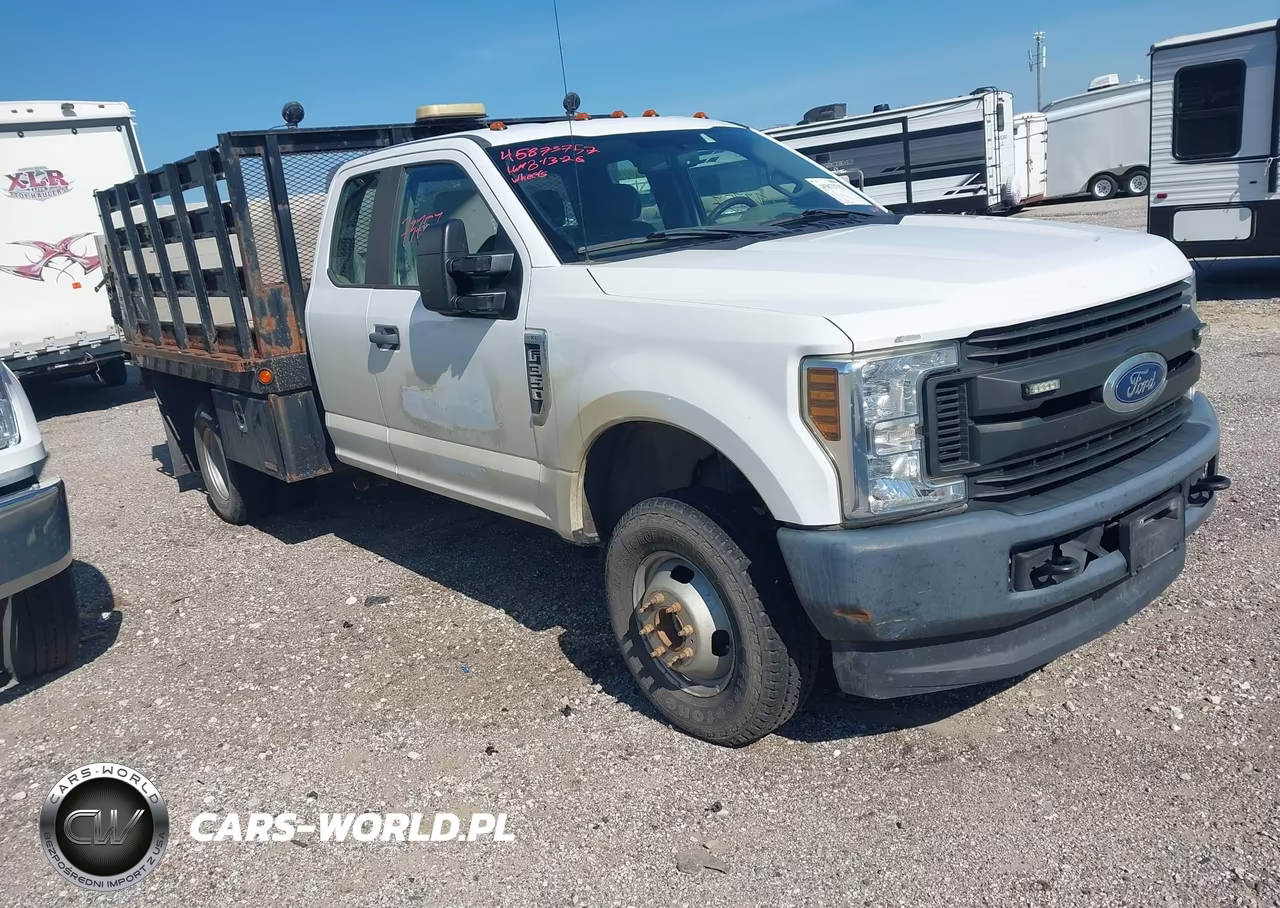 2018 Ford F-350 Chassis Xl