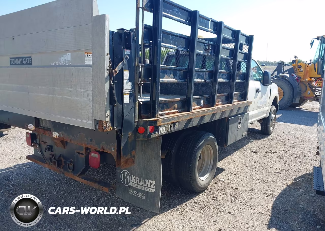 2018 Ford F-350 Chassis Xl VIN:1FD8X3H68JEC68948 - 4