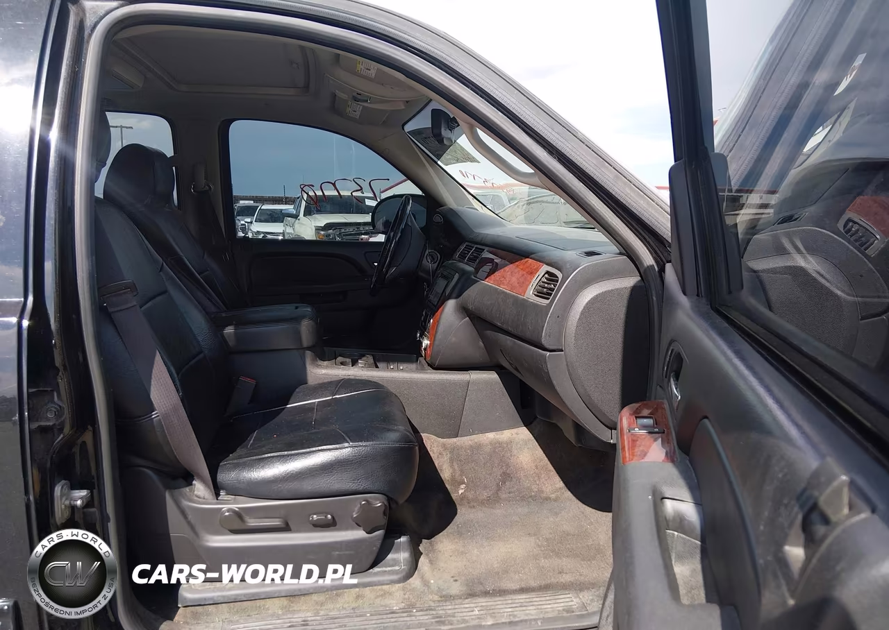 2014 Chevrolet Suburban Lt VIN:1GNSKJE77ER116448 - 5