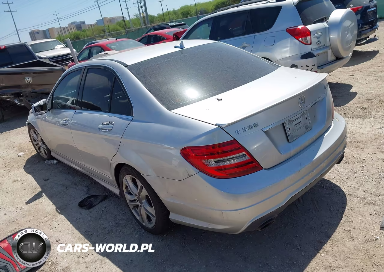 2013 Mercedes-Benz C 300 Sport 4Matic VIN:WDDGF8ABXDA755447 - 3