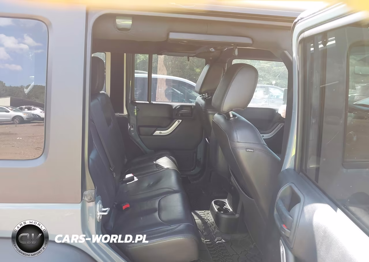 2015 Jeep Wrangler Unlimited Rubicon VIN:1C4HJWFG7FL697455 - 8