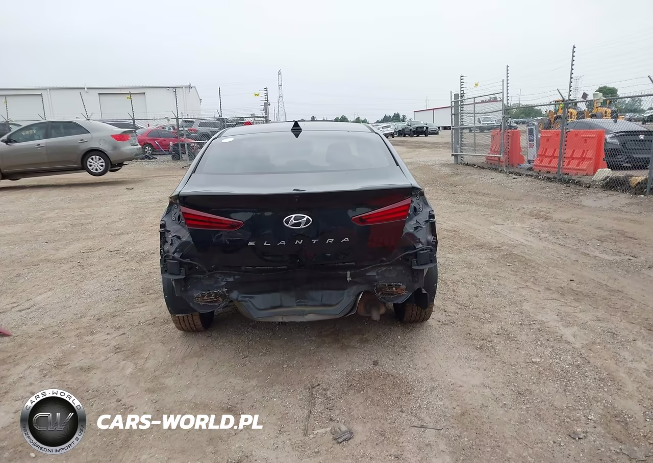 2019 Hyundai Elantra Sel VIN:5NPD84LF1KH418784 - 17
