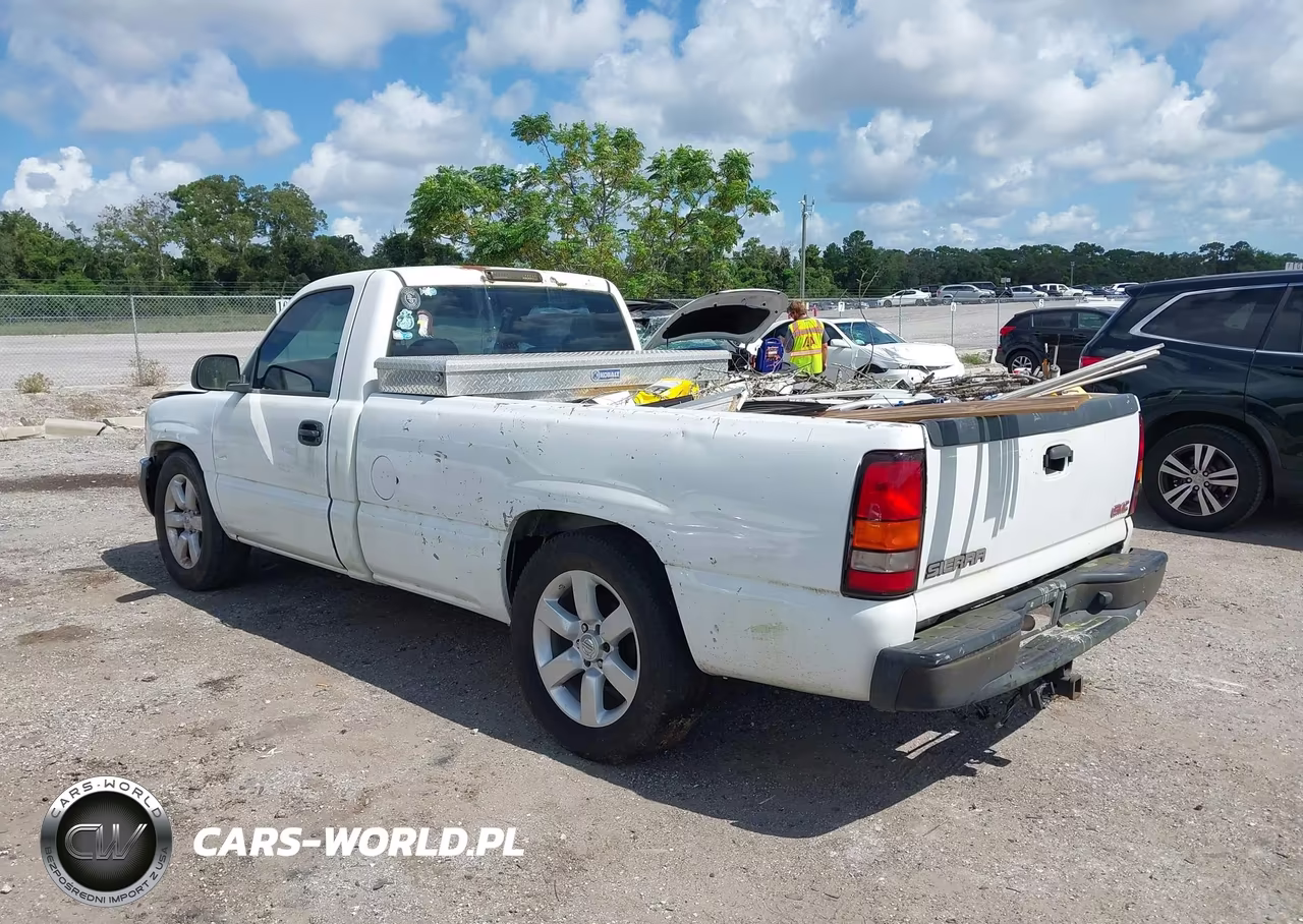 2005 GMC Sierra 1500 Work Truck VIN:1GTEC14V55Z275665 - 3
