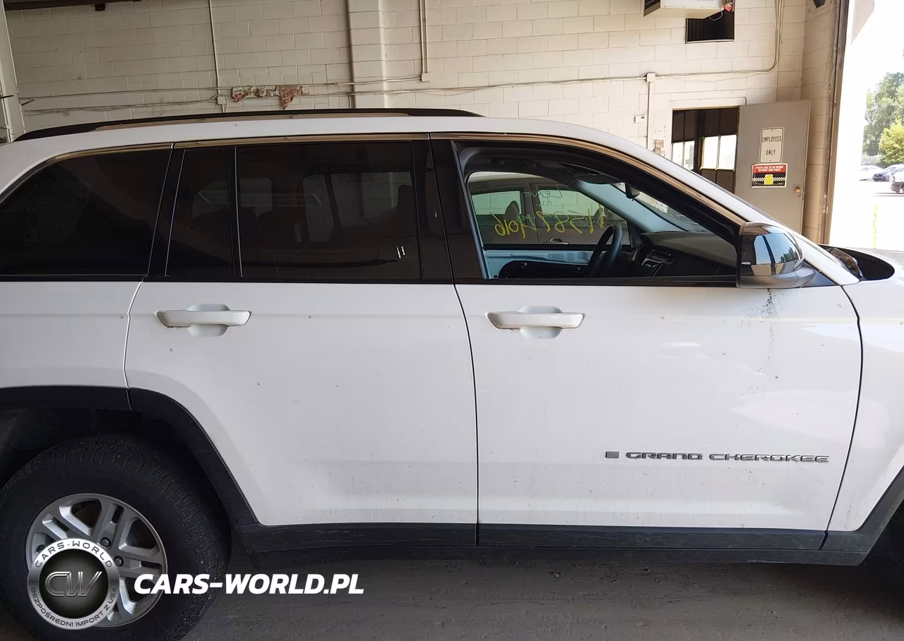 2023 Jeep Grand Cherokee Laredo 4X4 VIN:1C4RJHAG9PC640943 - 13