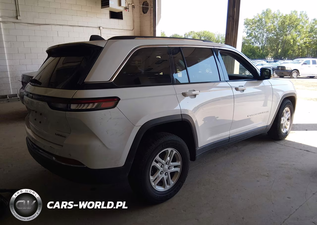 2023 Jeep Grand Cherokee Laredo 4X4 VIN:1C4RJHAG9PC640943 - 4