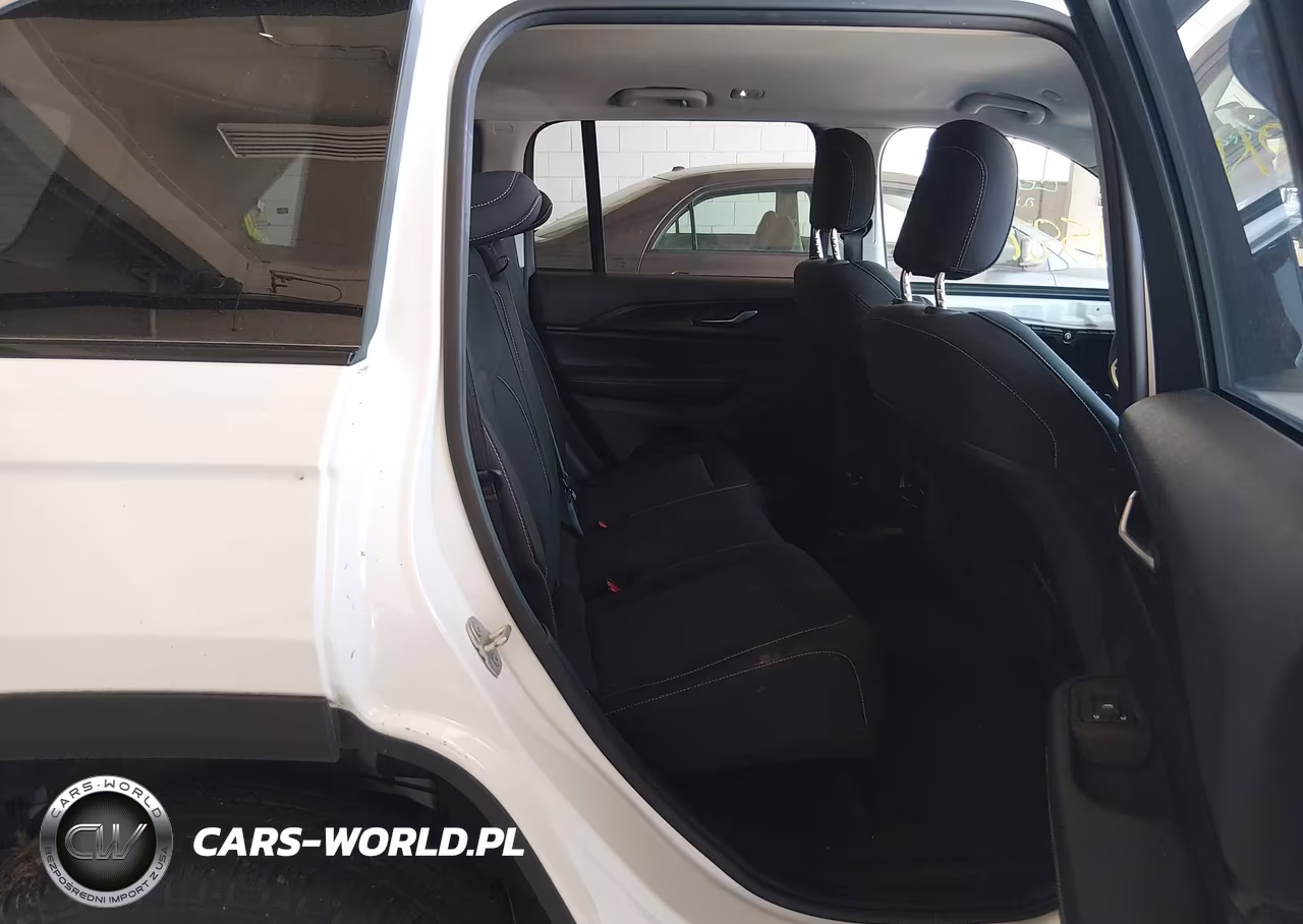 2023 Jeep Grand Cherokee Laredo 4X4 VIN:1C4RJHAG9PC640943 - 8