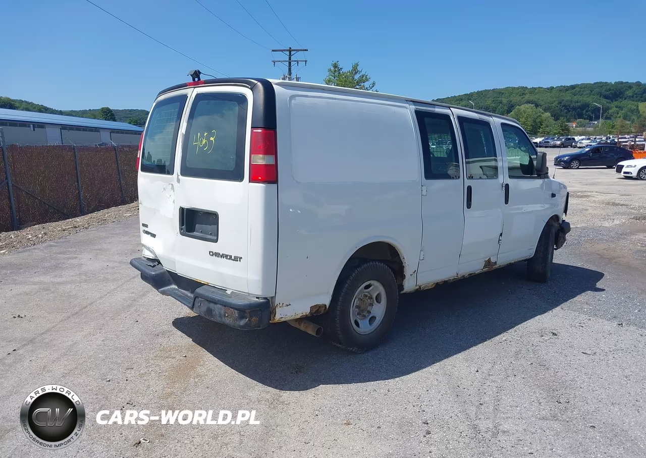 2011 Chevrolet Express 2500 VIN:1GCWGFCA5B1181624 - 4