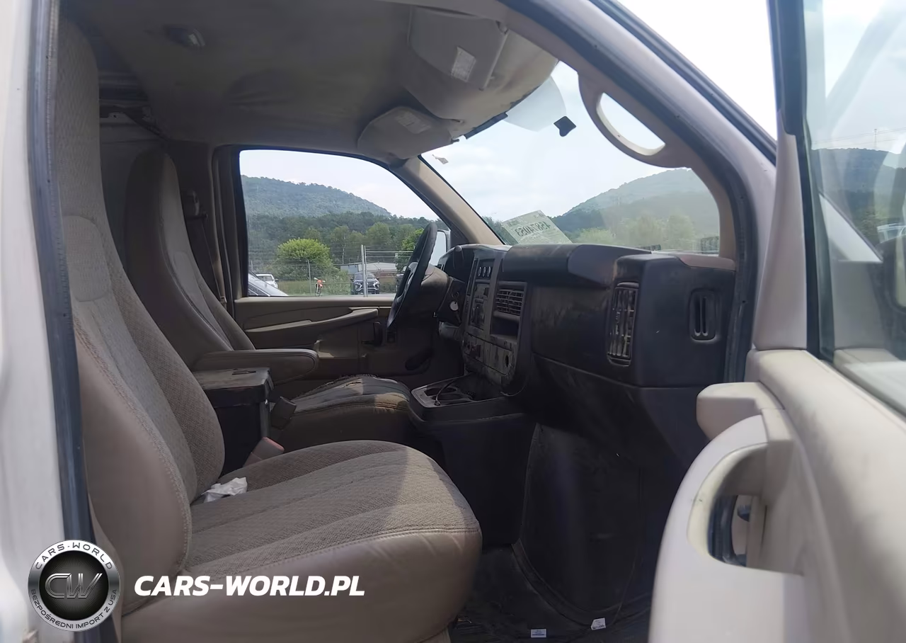 2011 Chevrolet Express 2500 VIN:1GCWGFCA5B1181624 - 5
