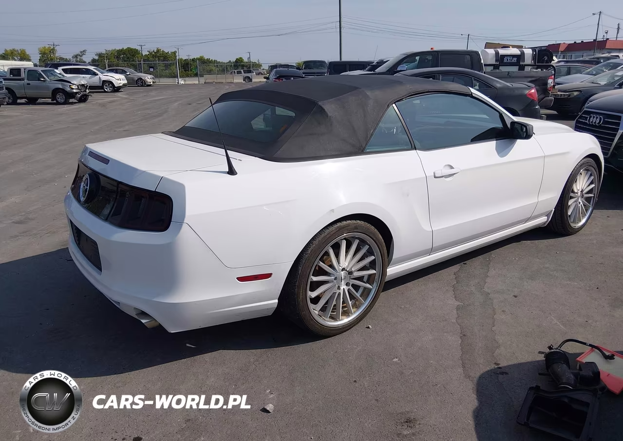 2014 Ford Mustang V6 VIN:1ZVBP8EMXE5328645 - 4