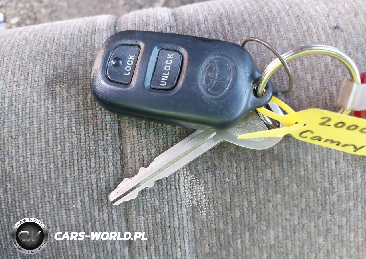 2000 Toyota Camry Le VIN:4T1BG22K3YU926620 - 11