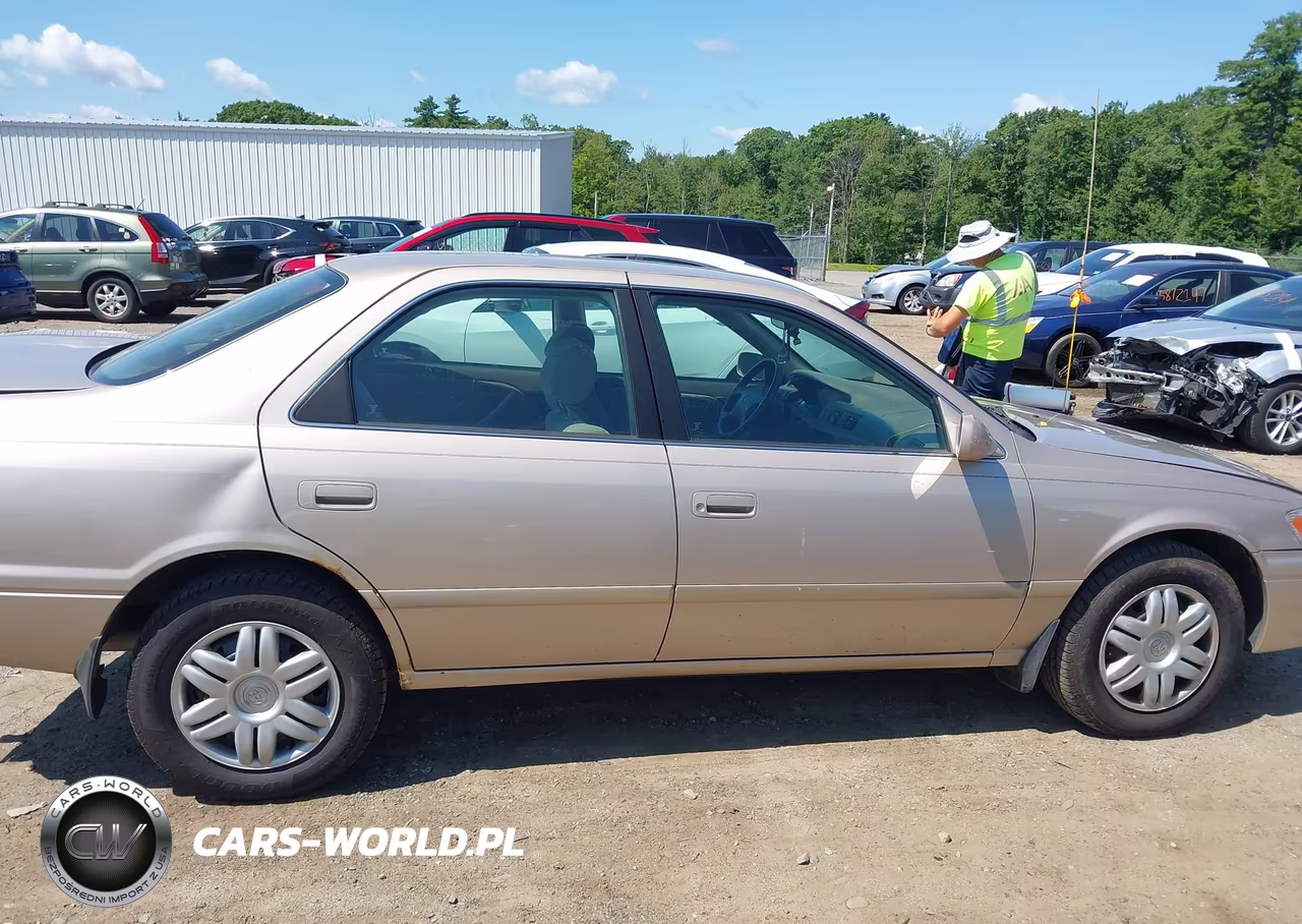 2000 Toyota Camry Le VIN:4T1BG22K3YU926620 - 13