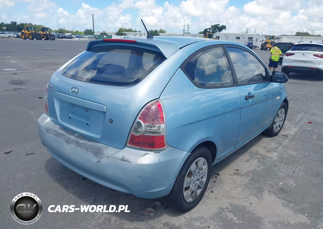 2008 Hyundai Accent Gs VIN:KMHCM36C38U073884 - 4