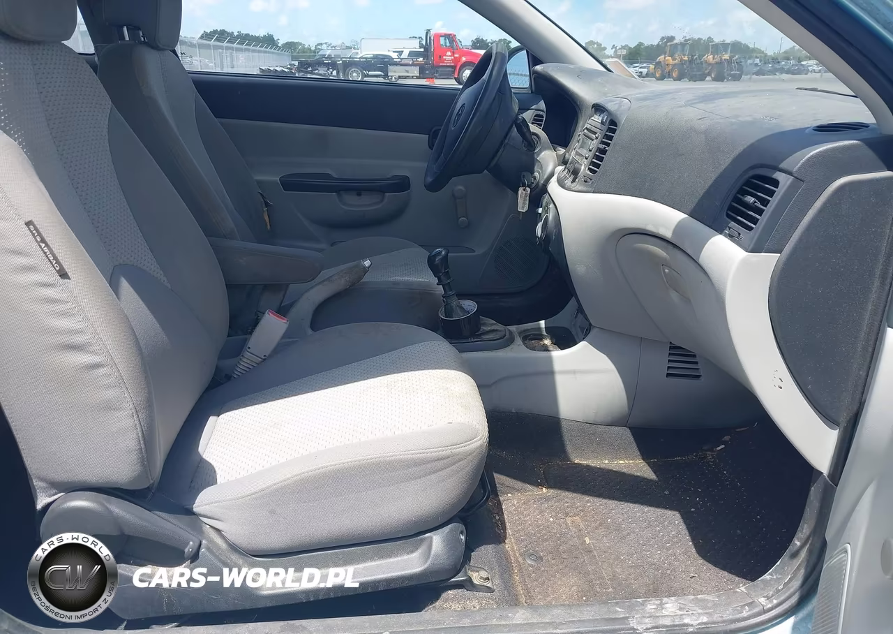 2008 Hyundai Accent Gs VIN:KMHCM36C38U073884 - 5