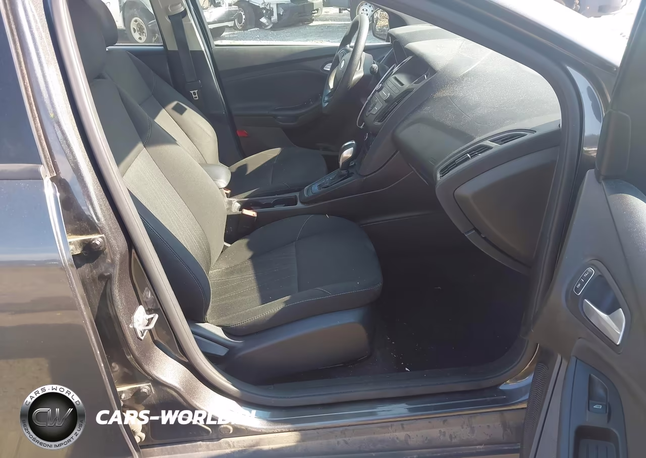 2016 Ford Focus Se VIN:1FADP3K23GL304032 - 5