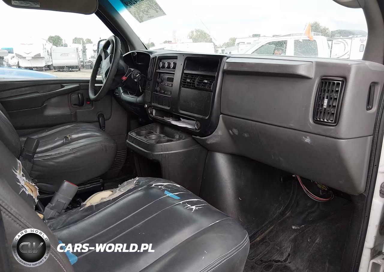 2007 GMC Savana Cutaway Work Van VIN:1GDGG31V771904031 - 5