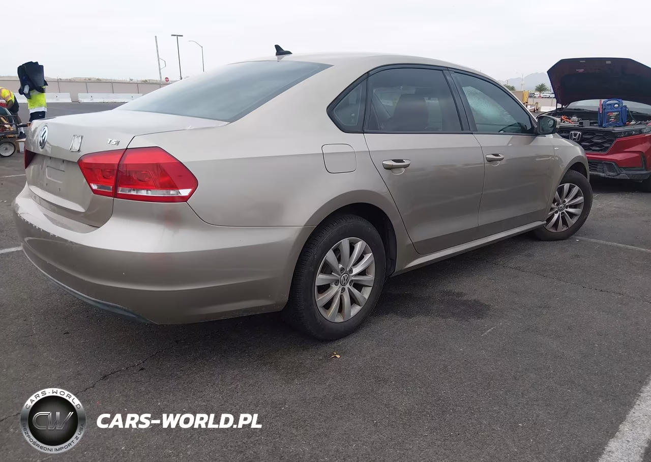 2015 Volkswagen Passat 1.8T Wolfsburg Edition VIN:1VWAT7A38FC048346 - 4