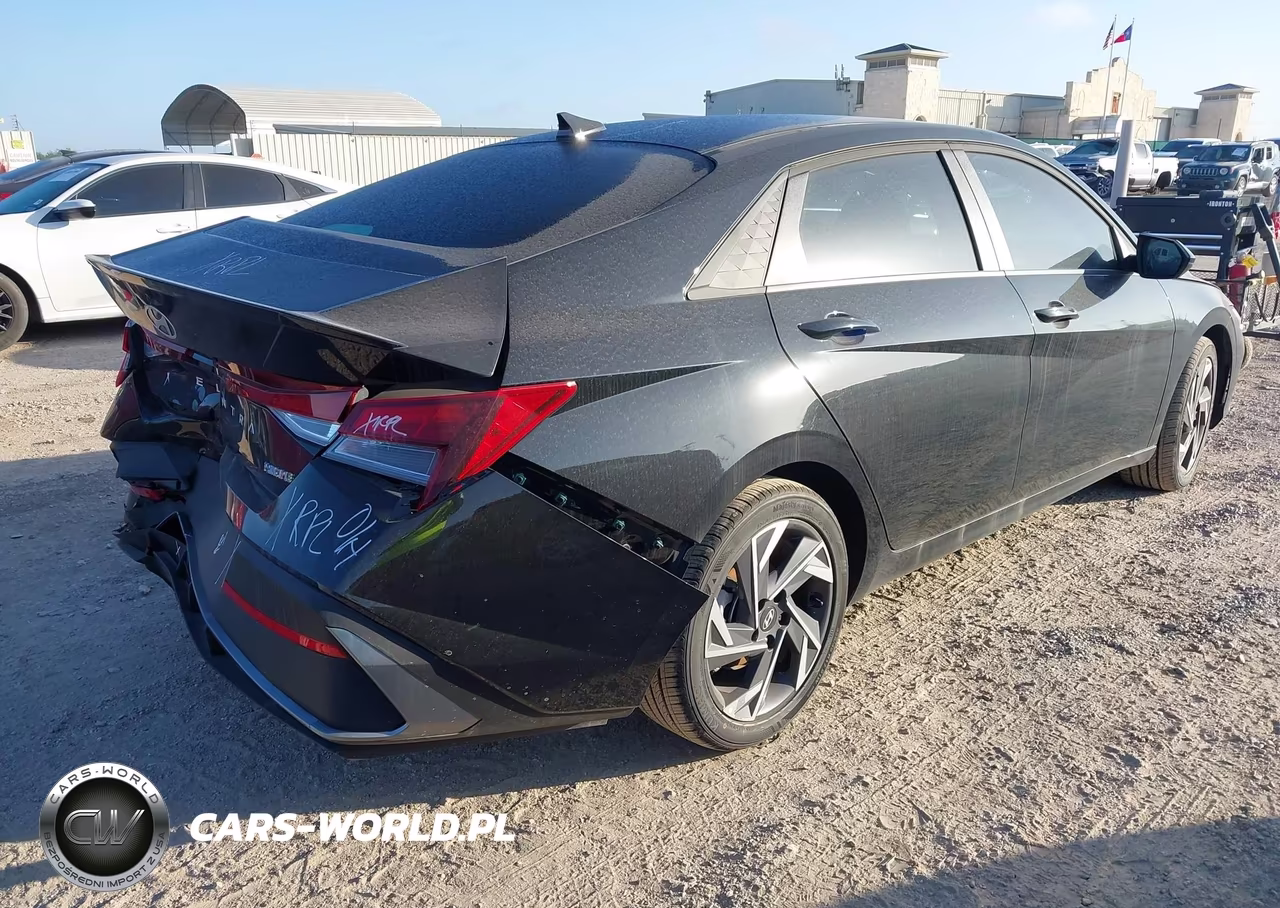 2025 Hyundai Elantra Sel Sport VIN:KMHLM4DGXSU085615 - 4