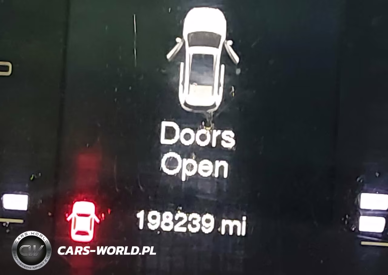 2015 Jeep Cherokee Sport VIN:1C4PJLAB8FW732363 - 15
