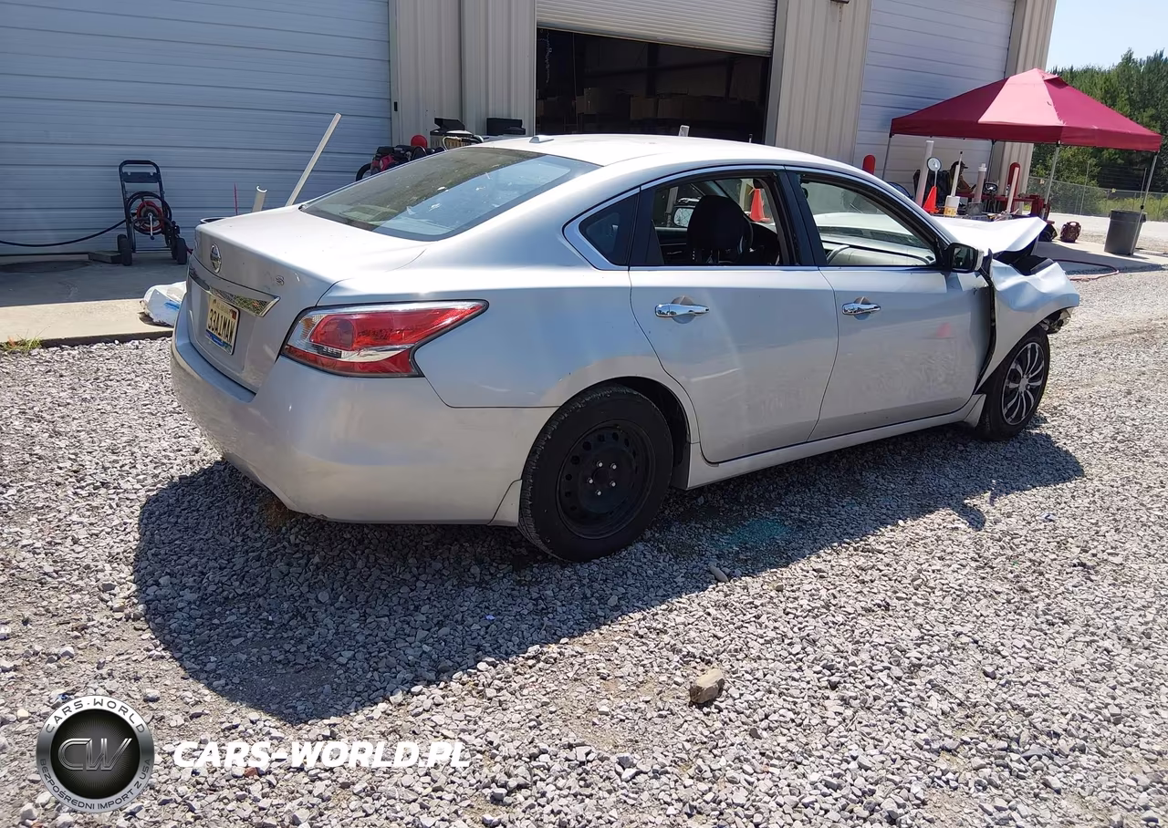 2015 Nissan Altima 2.5 S VIN:1N4AL3AP0FN873757 - 4