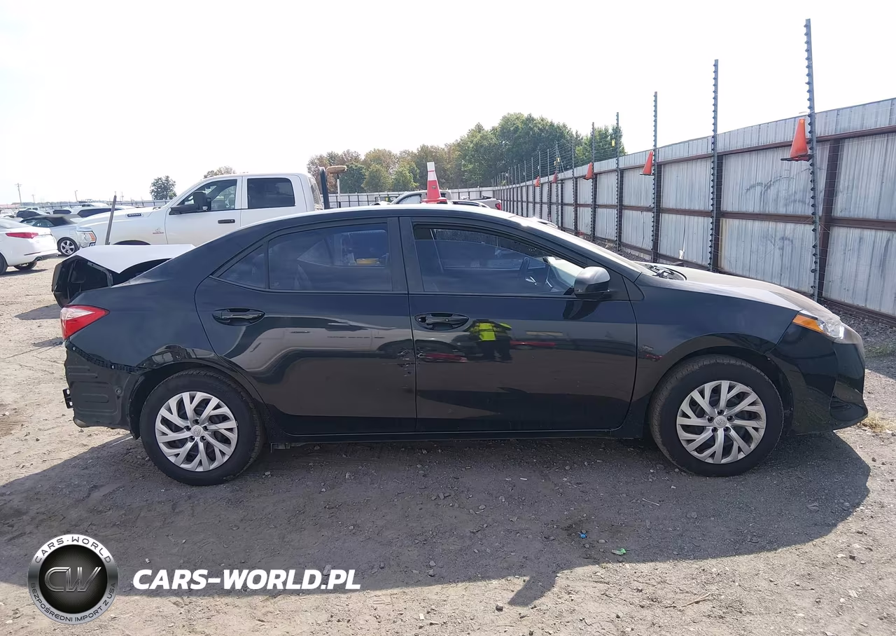 2017 Toyota Corolla Le VIN:5YFBURHE8HP571299 - 13