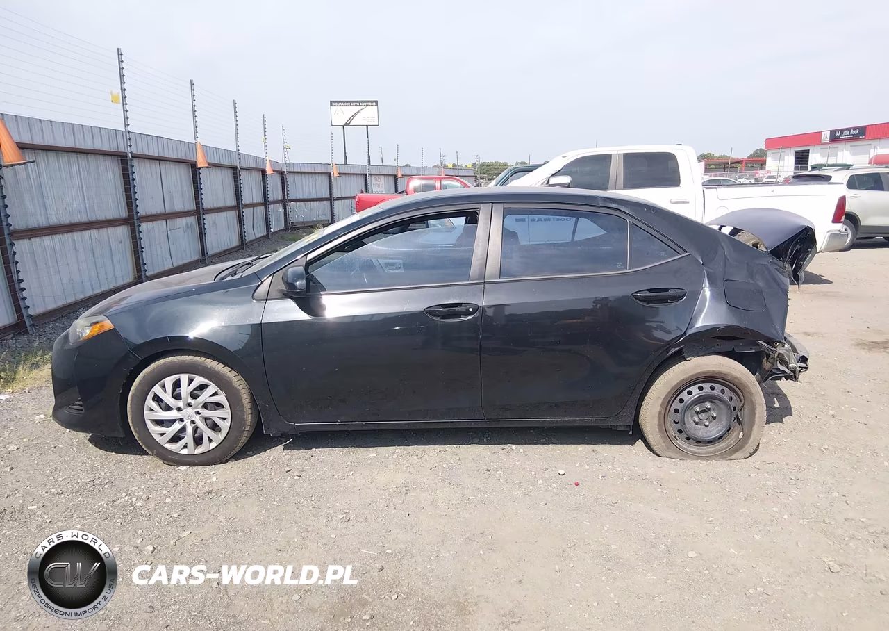 2017 Toyota Corolla Le VIN:5YFBURHE8HP571299 - 14