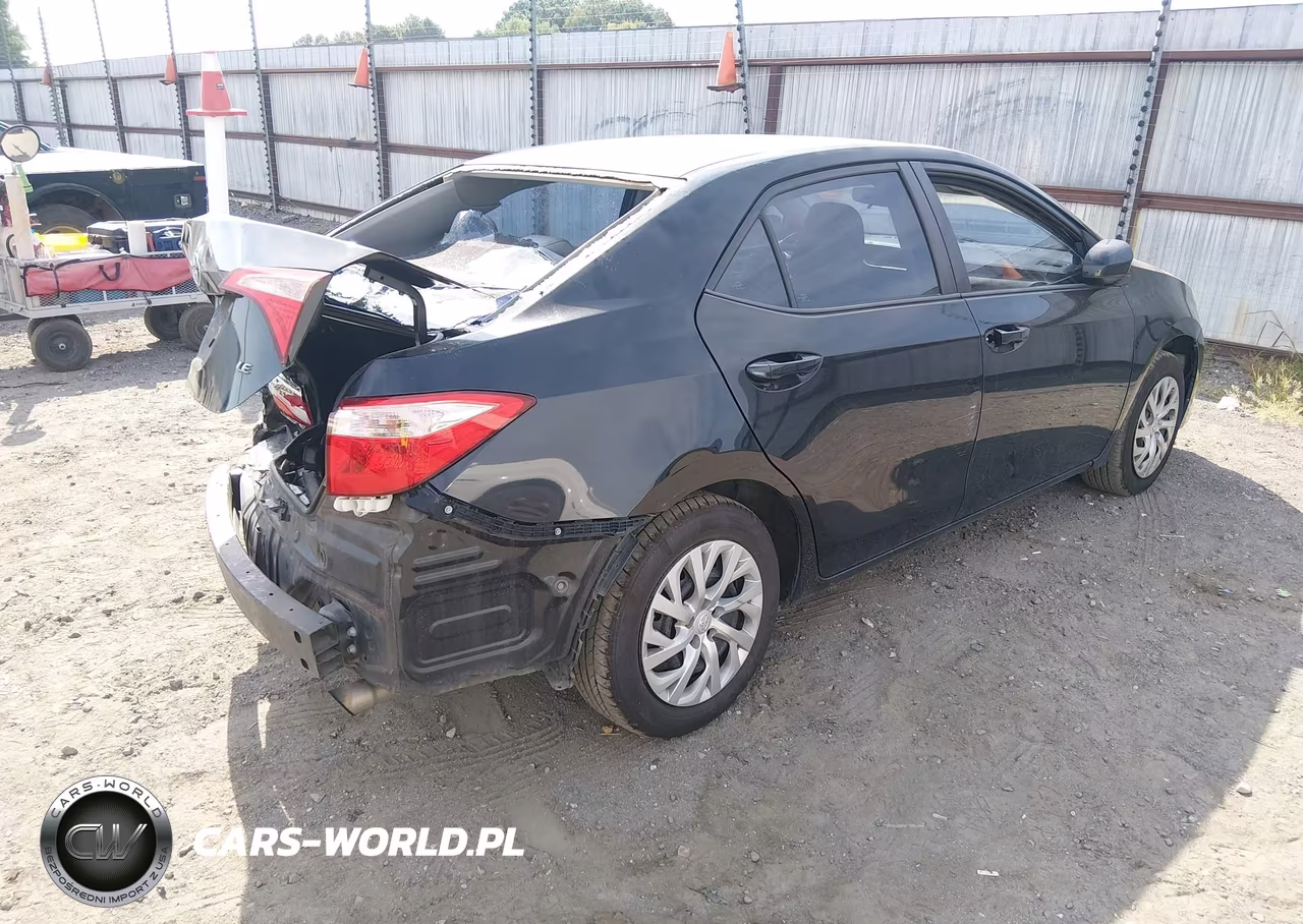 2017 Toyota Corolla Le VIN:5YFBURHE8HP571299 - 4
